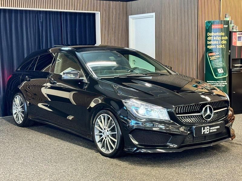 Svart Begagnad 2015 Mercedes CLA220 Shooting Brake AMG Kombi | 194 900 kr (Marknadspris) - Bild 1/4