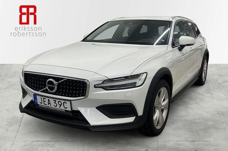 Vit Begagnad 2019 Volvo V60 CC Momentum Kombi | 259 900 kr (Marknadspris) - Bild 1/4