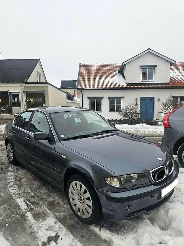 Begagnad BMW 320 170 HK (125 kW) 2003 Mörkgrå Sedan