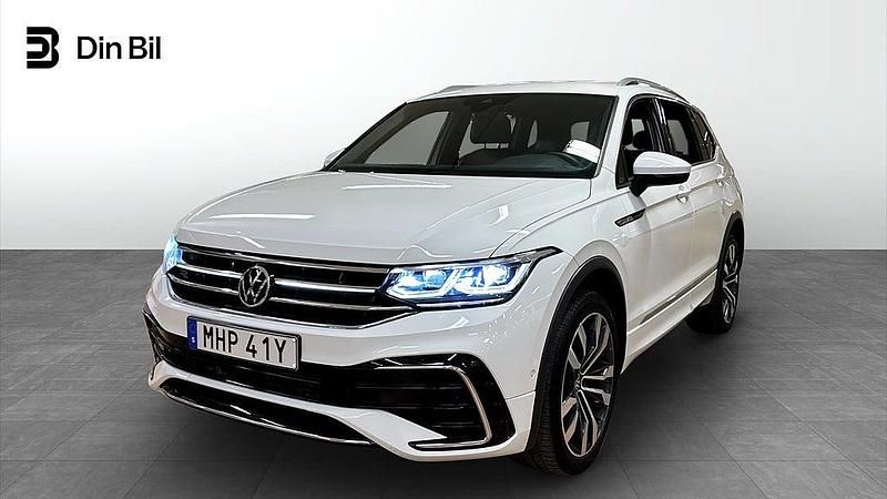 Pure white Begagnad 2021 VW Tiguan Allspace R-line SUV | 439 800 kr (Dyr) - Bild 1/4