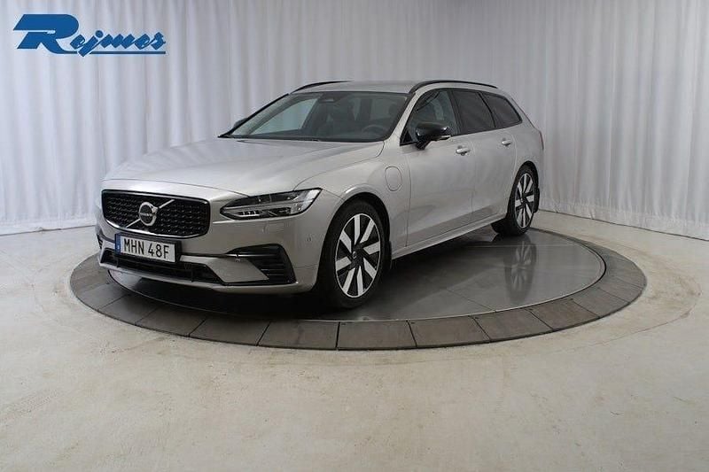Silver dawn metallic Begagnad 2025 Volvo V90 Plus Kombi | 457 900 kr - Bild 1/4