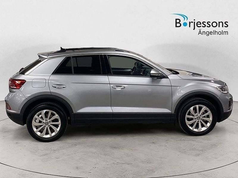 Begagnad VW T-Roc 151 HK (111 kW) 2024 Silver SUV