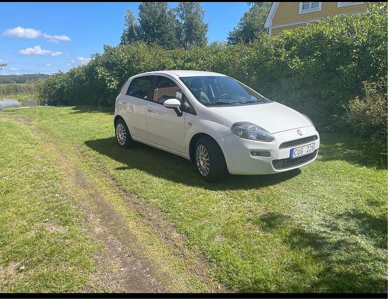 Vit Begagnad 2012 Fiat Punto Easy Halvkombi | 35 000 kr - Bild 1/4