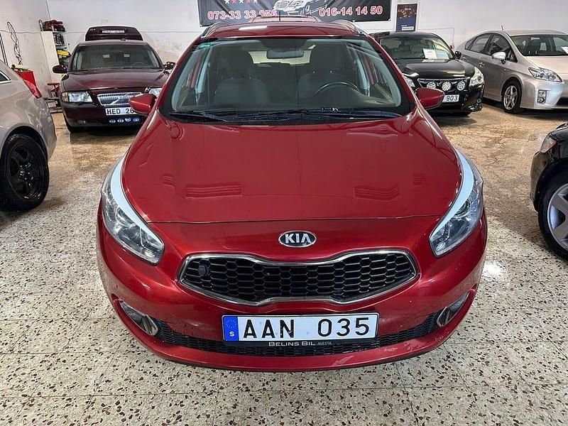 Begagnad Kia Ceed Sportswagon EX 90 HK (66 kW) 2013 Röd Kombi
