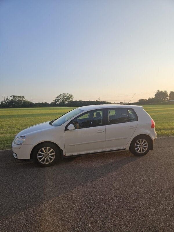 Vit Begagnad 2008 VW Golf VI Trendline Halvkombi | 32 000 kr (Bra pris) - Bild 1/4