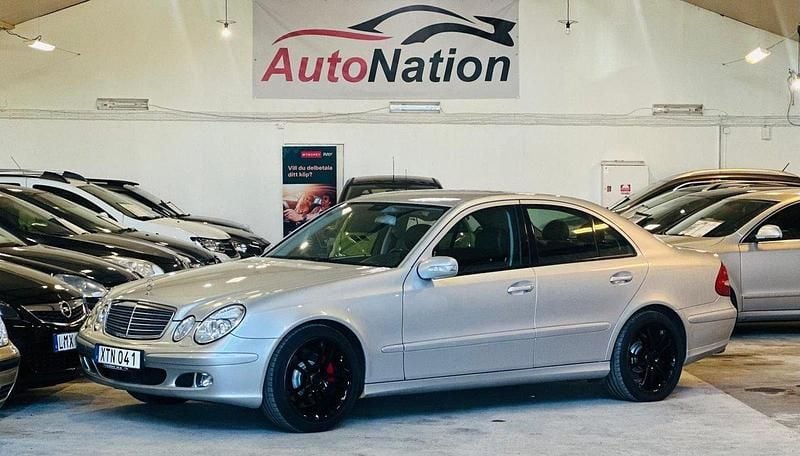Silver Begagnad 2006 Mercedes E200 Classic Sedan | 59 900 kr (Lite dyr) - Bild 1/4