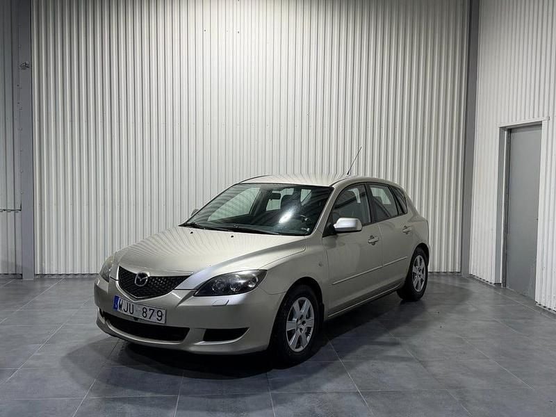 Grå Begagnad 2004 Mazda 3 Inclusive Halvkombi | 29 900 kr (Marknadspris) - Bild 1/4