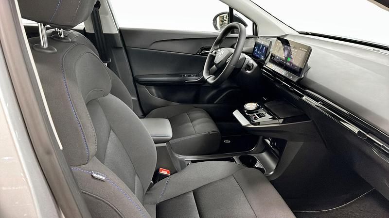 Begagnad MG MG4 EV 125 kW (170 HK) 2024 Grå Halvkombi