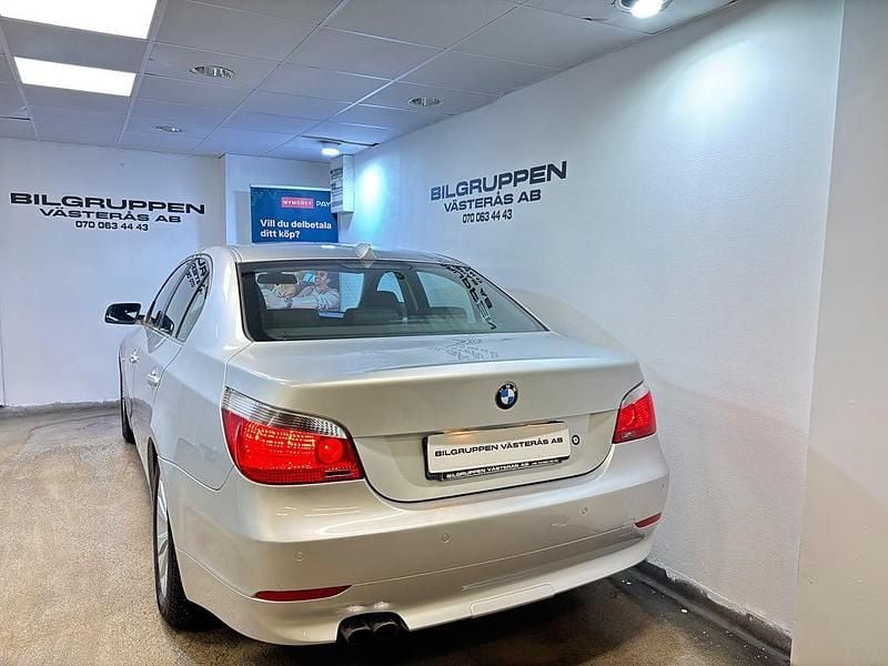 Begagnad BMW 523 177 HK (130 kW) 2006 Grå Sedan
