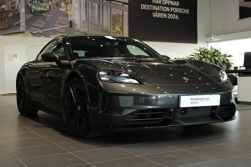Grå Begagnad 2024 Porsche Taycan GTS Sedan | 1 550 000 kr - Bild 1/4