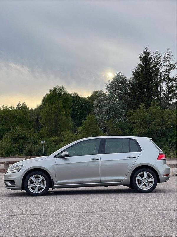 Begagnad 2019 VW Golf VII Halvkombi | 175 000 kr (Marknadspris) - Bild 1/4