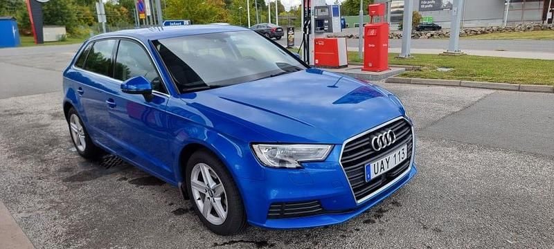 Metallic blue Begagnad 2018 Audi A3 | 179 000 kr (Bra pris) - Bild 1/4
