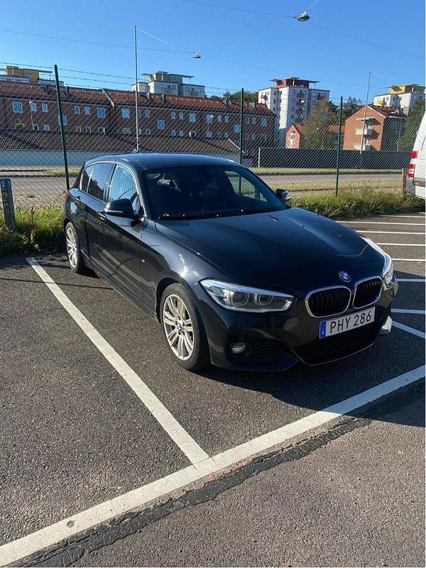 Svart Begagnad 2017 BMW 118 M Sport Halvkombi | 155 000 kr (Bra pris) - Bild 1/4