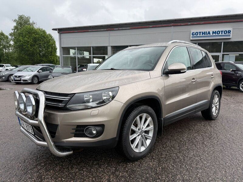 Ljusgrå (grå) Begagnad 2013 VW Tiguan Sportline SUV | 108 900 kr (Bra pris) - Bild 1/4