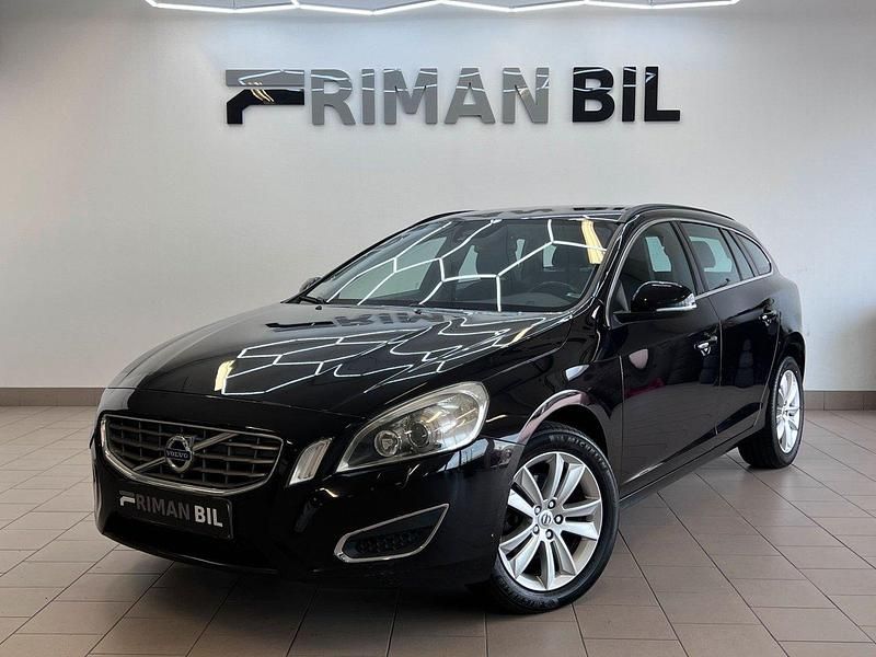 Svart Begagnad 2011 Volvo V60 Momentum Kombi | 74 900 kr (Marknadspris) - Bild 1/4