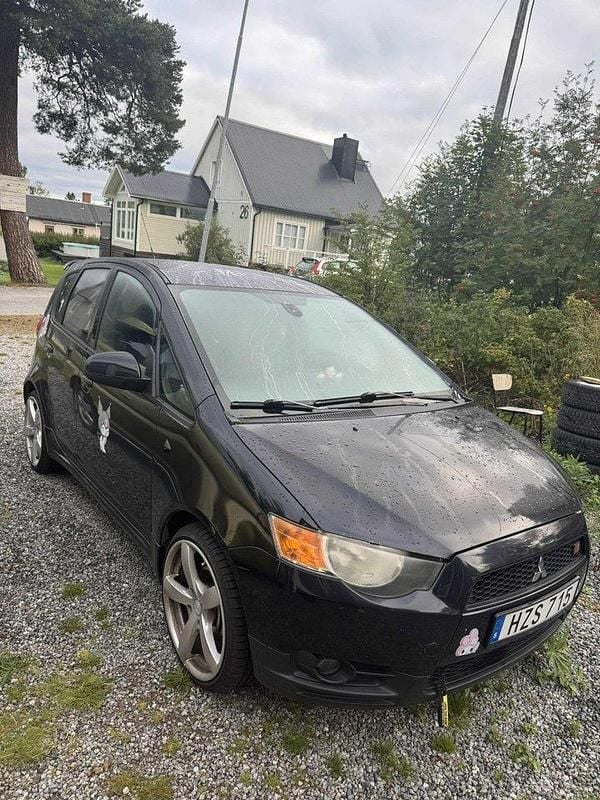 Svart Begagnad 2009 Mitsubishi Colt Halvkombi | 65 000 kr (Dyr) - Bild 1/4
