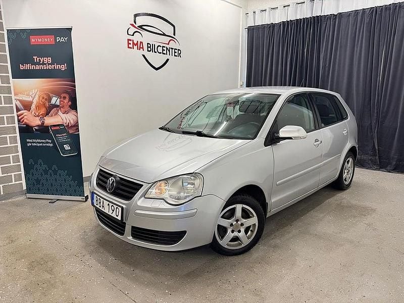 Begagnad VW Polo Comfortline 75 HK (55 kW) 2006 Silver Halvkombi