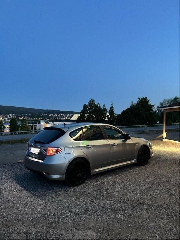 Silver Begagnad 2008 Subaru Impreza Halvkombi | 40 000 kr (Bra pris) - Bild 1/4