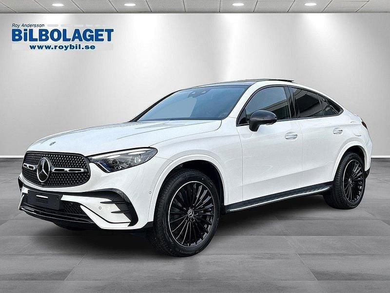 Polarvit solid Ny 2026 Mercedes GLC300e Advanced Sportkupé | 949 600 kr (Lite dyr) - Bild 1/4