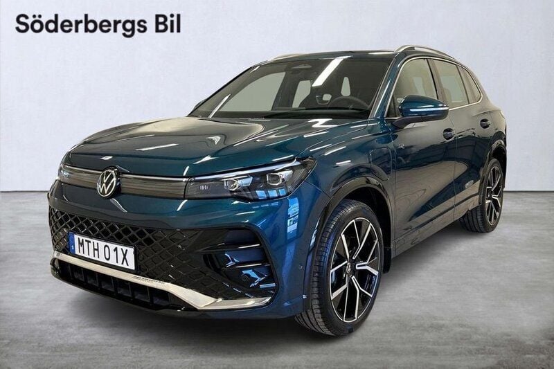 Mörkblå Ny 2025 VW Tiguan R-line SUV | 599 800 kr (Marknadspris) - Bild 1/4