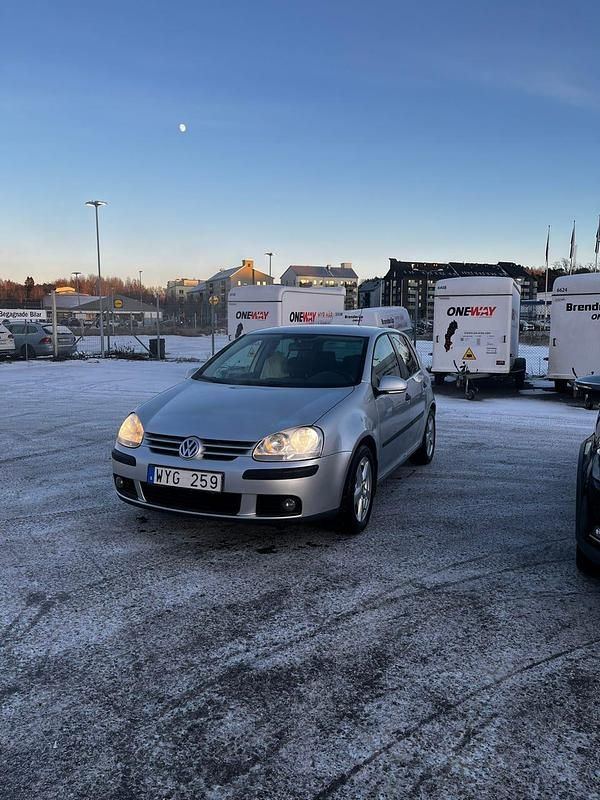 Begagnad 2006 VW Golf IV Halvkombi | 25 000 kr (Marknadspris) - Bild 1/4