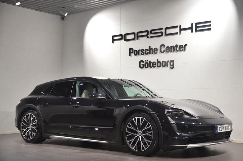 Svart Begagnad 2021 Porsche Taycan Cross Turismo Kombi | 699 000 kr (Dyr) - Bild 1/4
