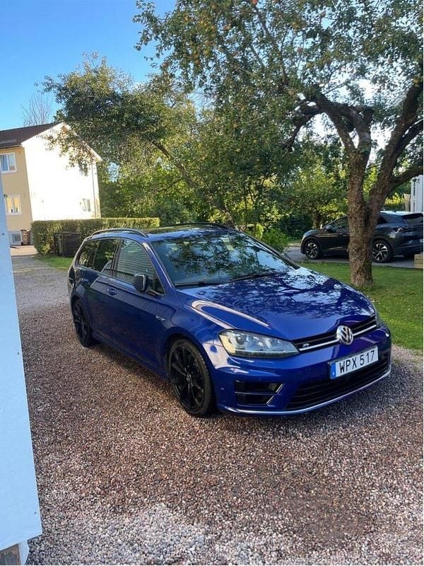 Blå Begagnad 2016 VW Golf VII R Kombi | 187 000 kr (Bra pris) - Bild 1/4