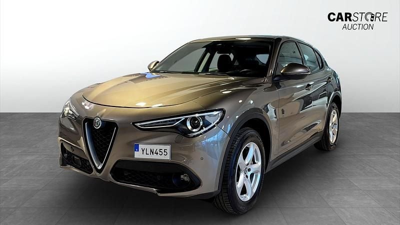 Begagnad Alfa Romeo Stelvio 209 HK (153 kW) 2017 Grå (grey) SUV
