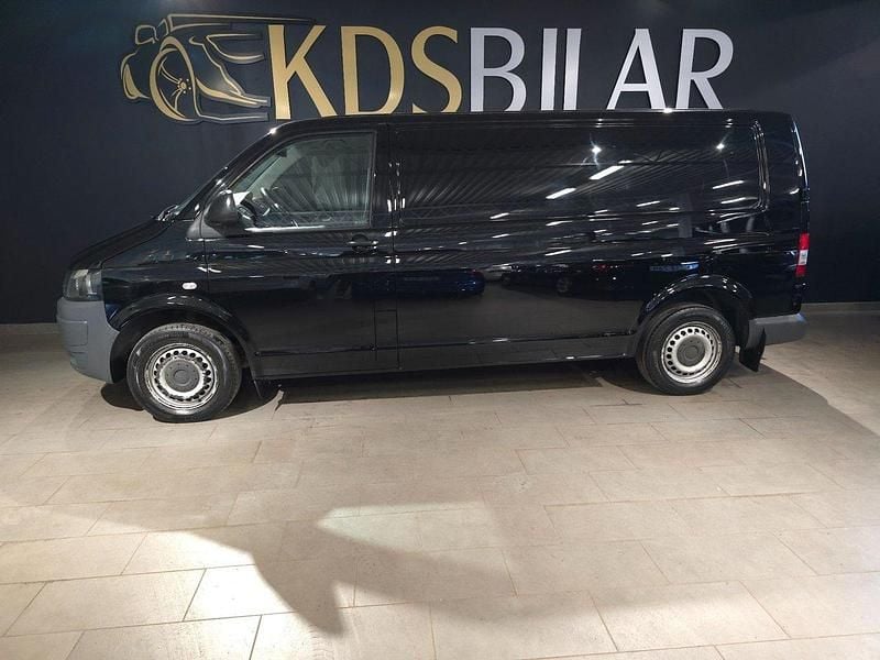 Svart Begagnad 2013 VW T5 Van | 109 500 kr (Marknadspris) - Bild 1/4
