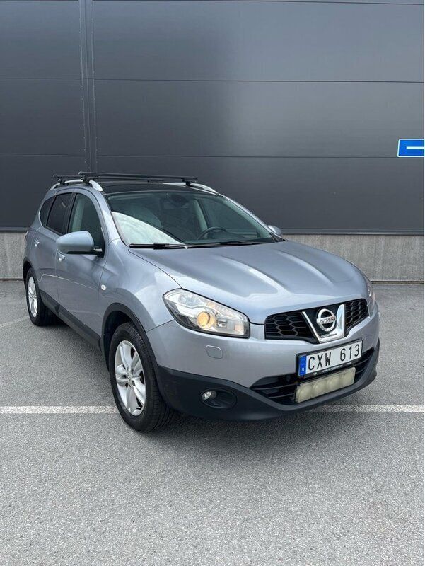 Grå Begagnad 2012 Nissan Qashqai +2 SUV | 39 900 kr (Superpris) - Bild 1/4