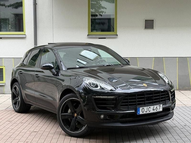 Svart Begagnad 2016 Porsche Macan S Sport SUV | 349 900 kr (Marknadspris) - Bild 1/4