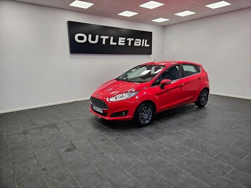 Röd Begagnad 2016 Ford Fiesta Titanium Halvkombi | 99 000 kr (Marknadspris) - Bild 1/4