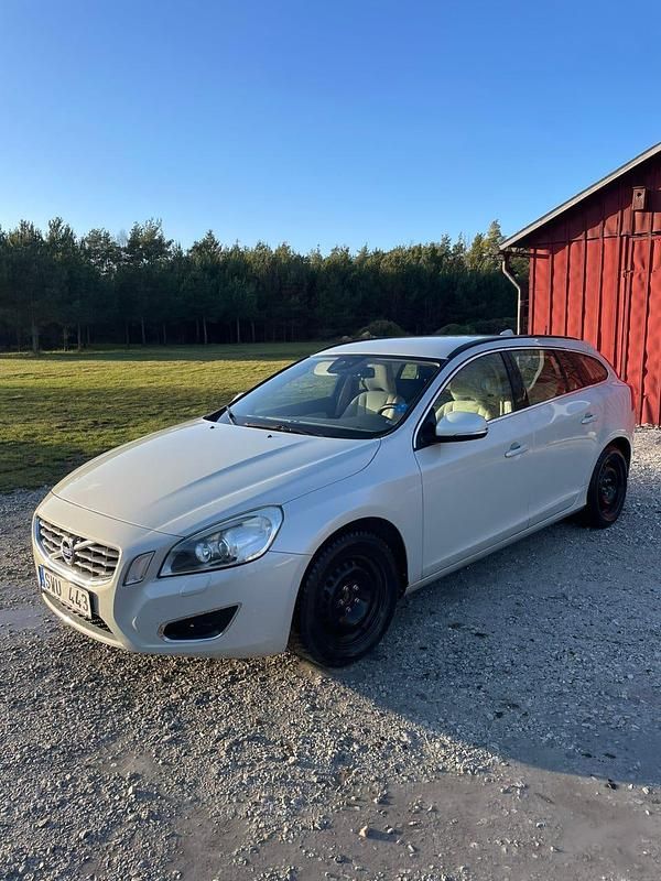 Begagnad 2012 Volvo V60 Kombi | 65 000 kr - Bild 1/4