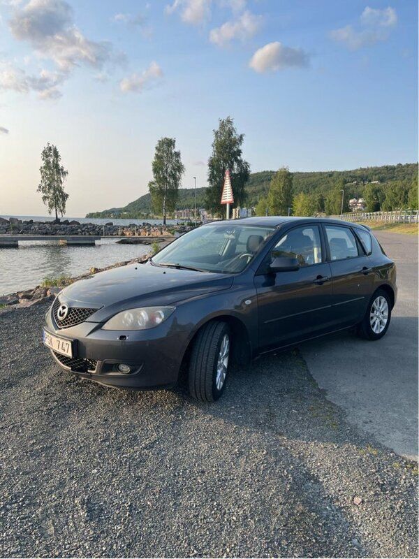 Grå Begagnad 2007 Mazda 3 Inclusive Halvkombi | 14 000 kr (Bra pris) - Bild 1/4