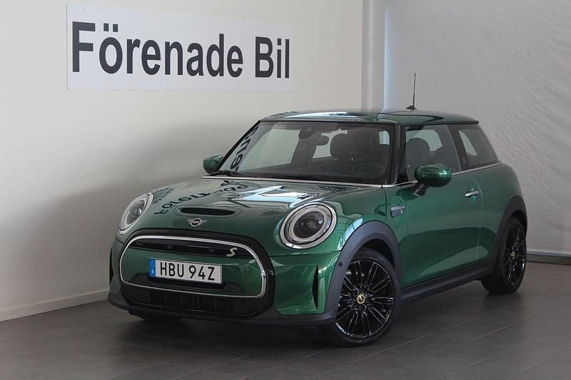 Grön Begagnad 2023 Mini Cooper SE Halvkombi | 259 000 kr (Marknadspris) - Bild 1/4