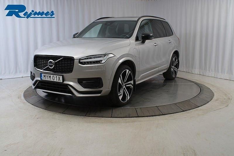 Silver (silver dawn metallic) Begagnad 2024 Volvo XC90 Ultra SUV | 749 900 kr (Marknadspris) - Bild 1/4