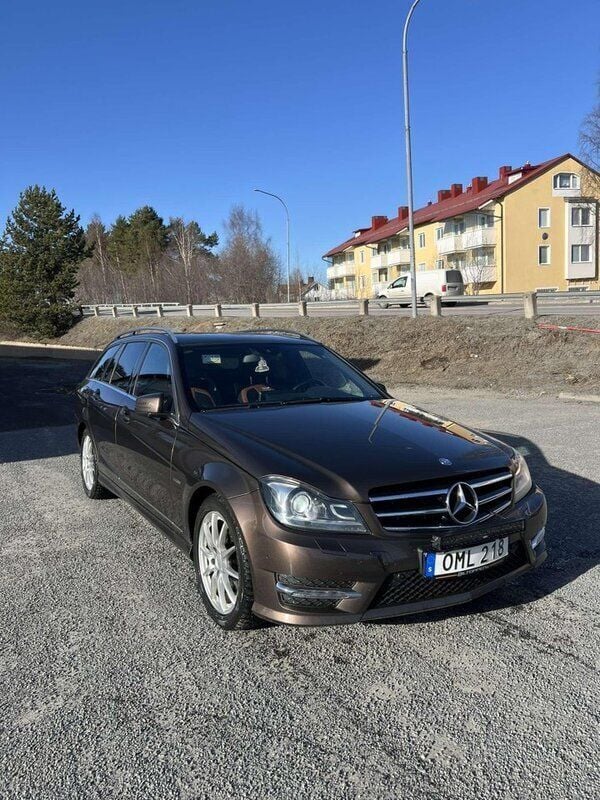 Brun Begagnad 2014 Mercedes C220 Avantgarde Kombi | 135 000 kr (Bra pris) - Bild 1/3