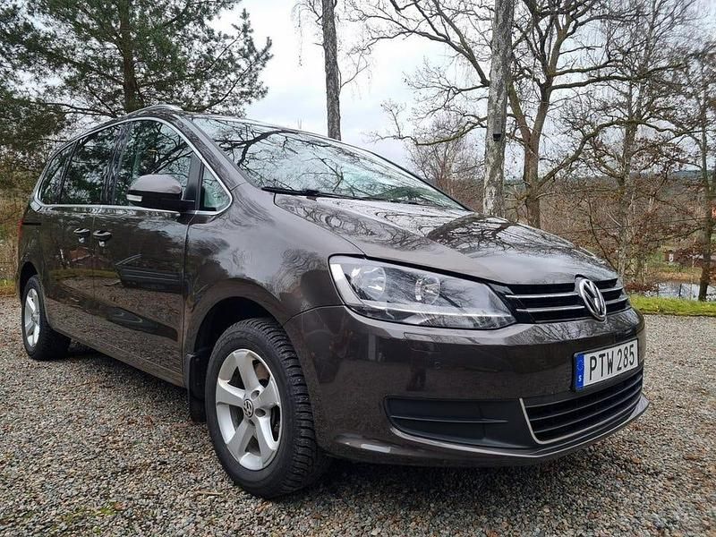 Brun Begagnad 2014 VW Sharan Minibuss | 185 000 kr (Lite dyr) - Bild 1/4