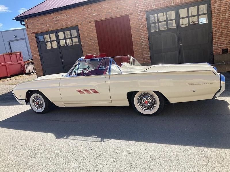 Vit Begagnad 1963 Ford V8 Cab | 299 000 kr - Bild 1/4