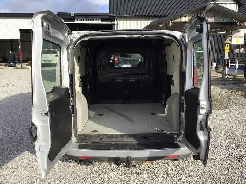 Begagnad Fiat Doblò 120 HK (88 kW) 2014 Grå Minibuss