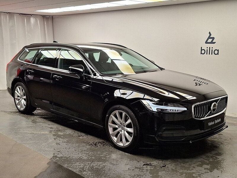 Svart Begagnad 2022 Volvo V90 Momentum Kombi | 359 000 kr (Marknadspris) - Bild 1/4