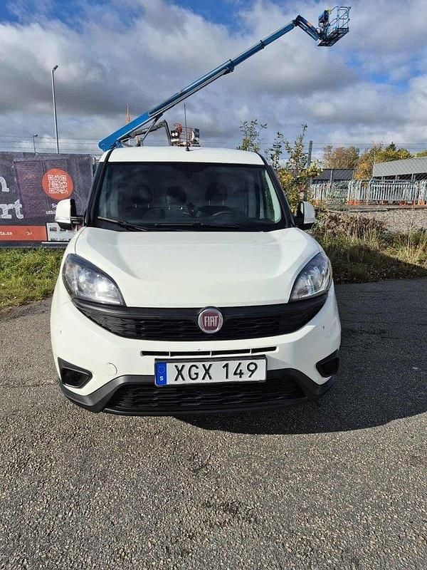 Vit Begagnad 2018 Fiat Doblò Minibuss | 60 000 kr (Superpris) - Bild 1/4