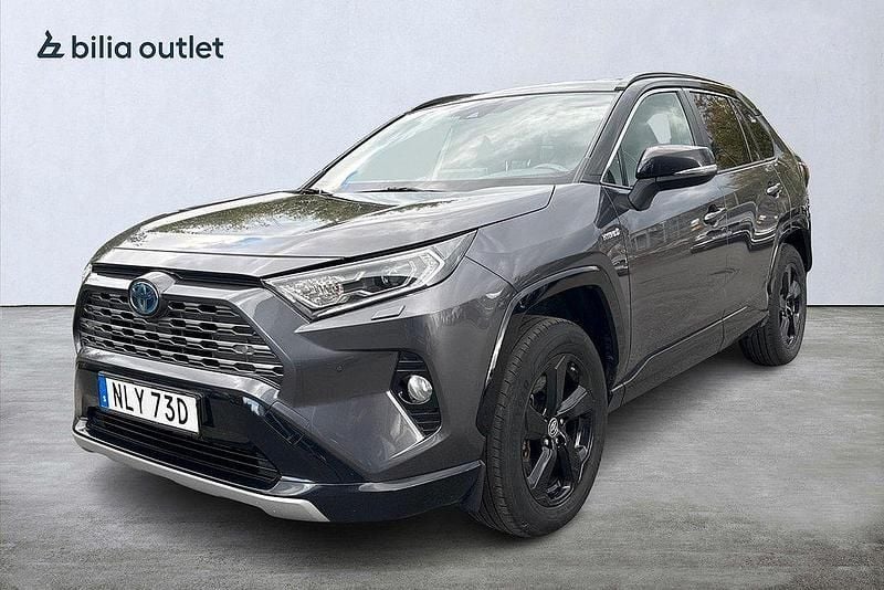 Grå Begagnad 2019 Toyota RAV4 Hybrid Style SUV | 289 900 kr (Marknadspris) - Bild 1/4
