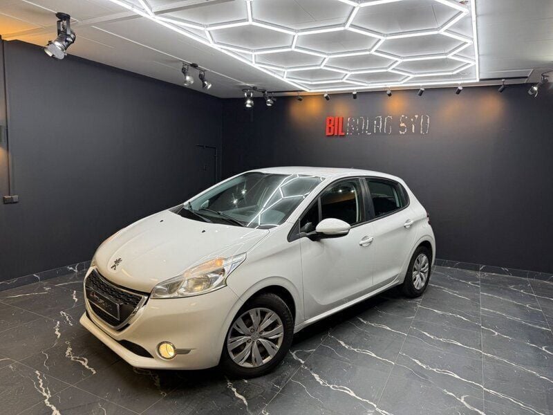Vit Begagnad 2013 Peugeot 208 Halvkombi | 49 900 kr (Marknadspris) - Bild 1/4