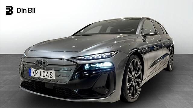 Daytonagrå pärleffekt Begagnad 2024 Audi A6 e-tron Performance Kombi | 849 000 kr - Bild 1/4