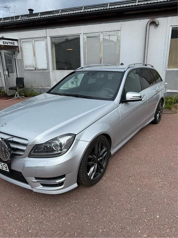 Silver Begagnad 2013 Mercedes C220 AMG Kombi | 124 900 kr (Marknadspris) - Bild 1/4