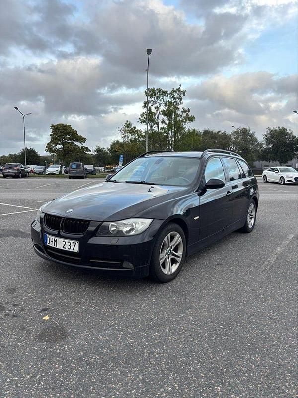 Svart Begagnad 2008 BMW 320 Advantage Kombi | 55 000 kr (Marknadspris) - Bild 1/4