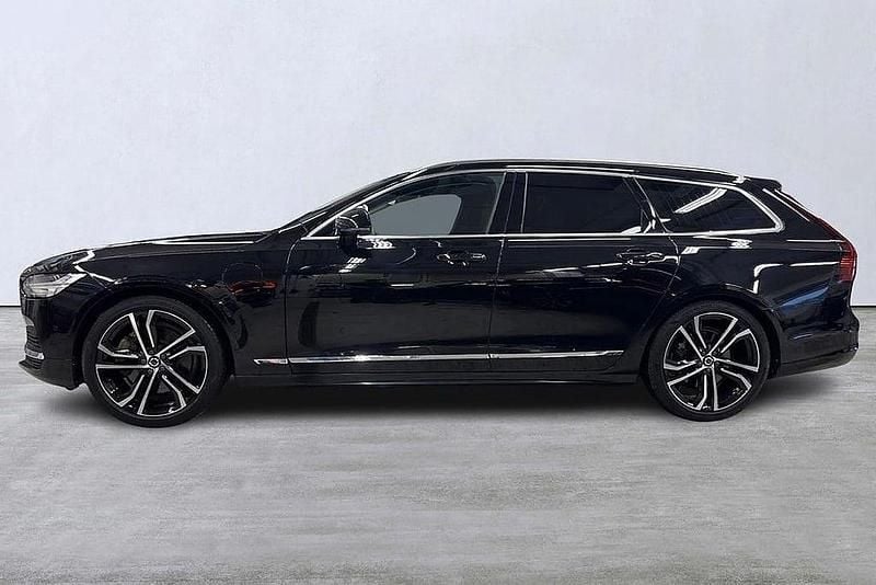 Begagnad Volvo V90 Core 253 HK (186 kW) 2023 Svart Kombi