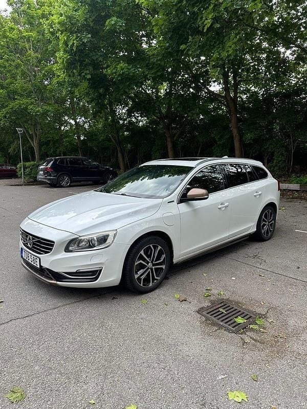 Begagnad 2014 Volvo V60 Kombi | 125 000 kr (Marknadspris) - Bild 1/4