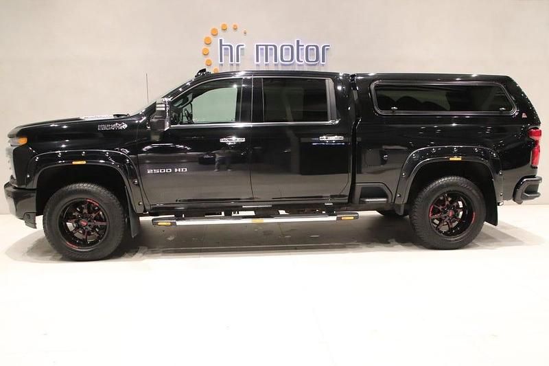 Svart Begagnad 2021 Chevrolet Silverado Pickup | 1 199 000 kr - Bild 1/4